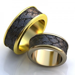 Широкое кольцо с уникальным рельефом и черным родием